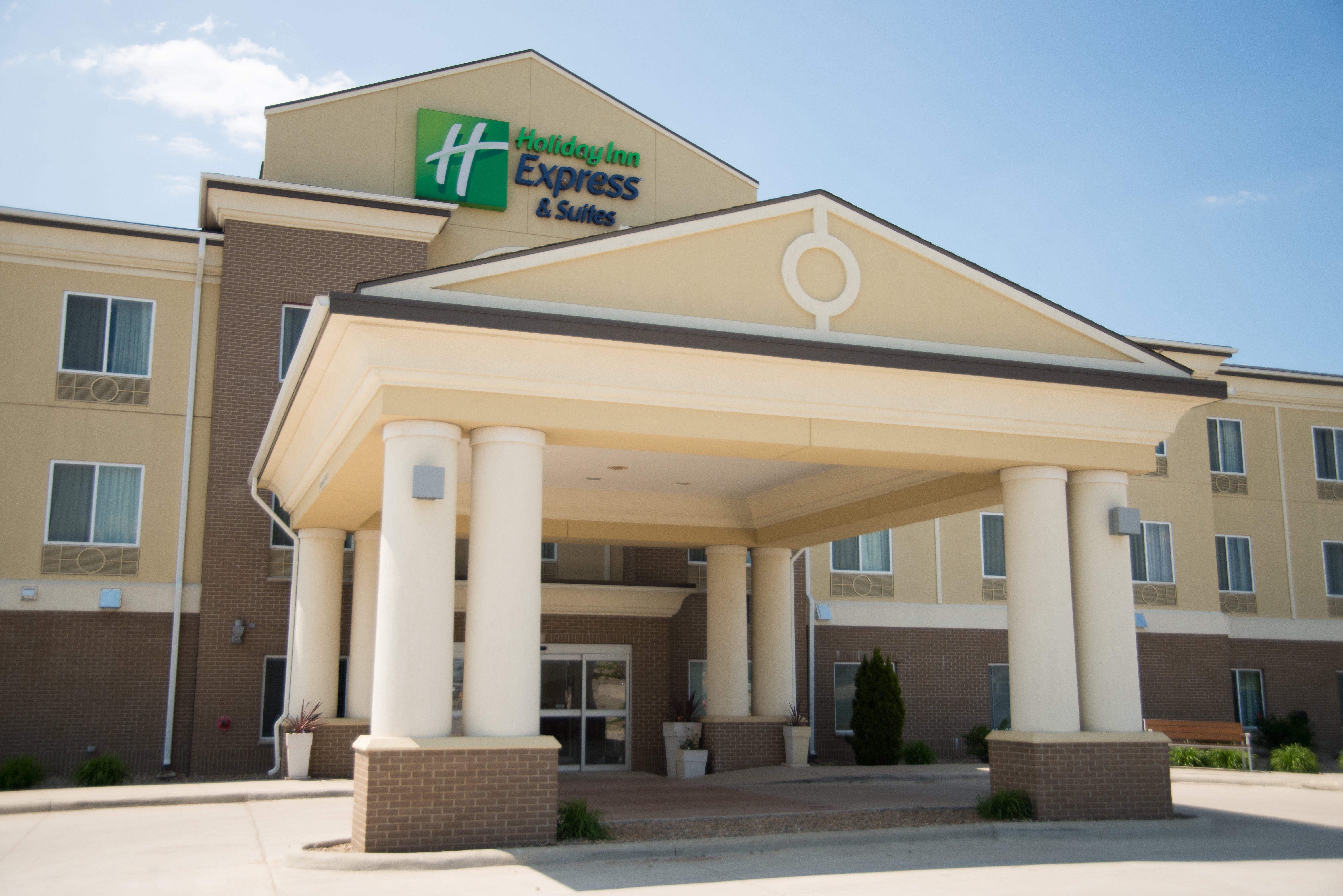 Holiday Inn Express & Suites Northwood By Ihg Silver Lake Exterior photo