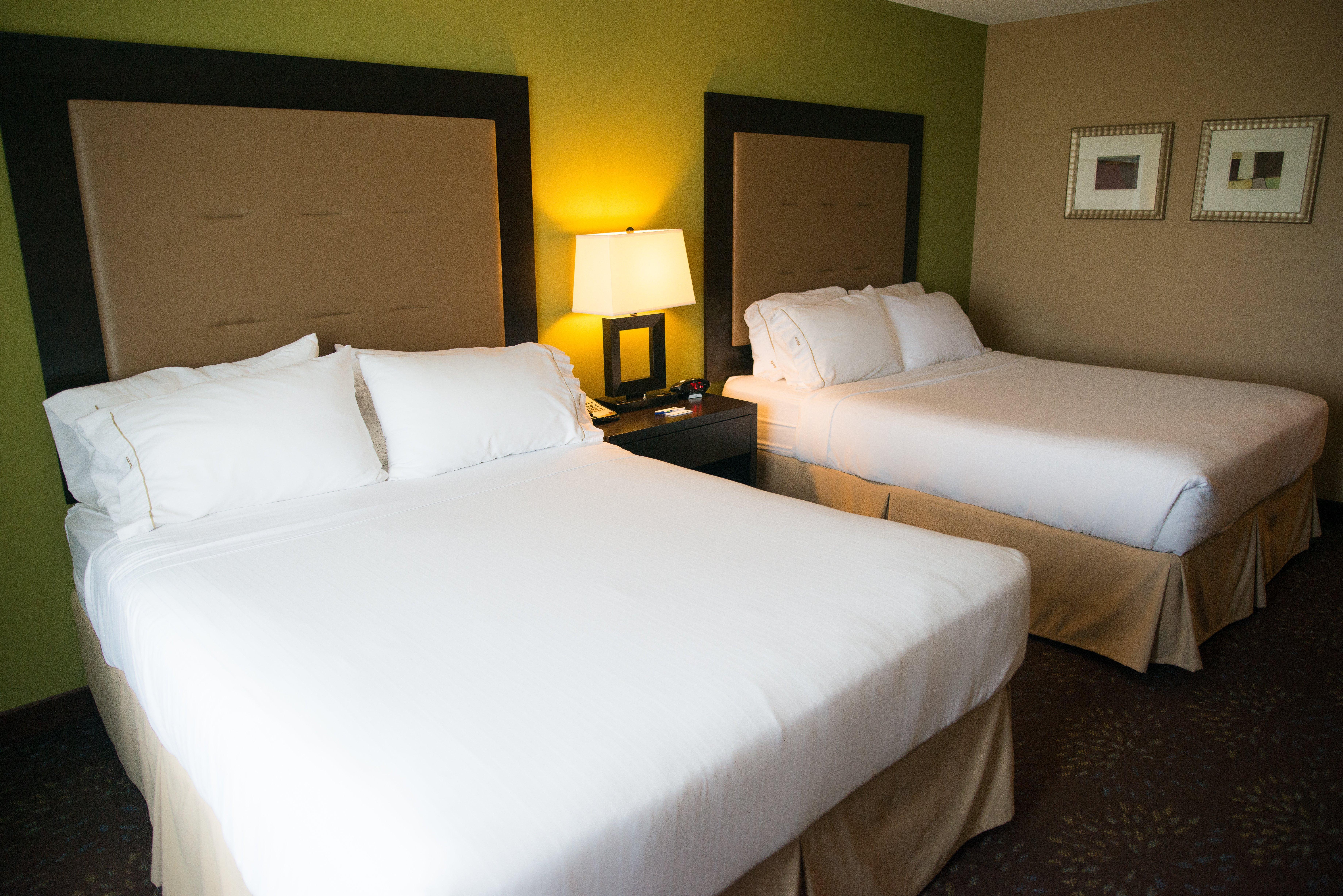 Holiday Inn Express & Suites Northwood By Ihg Silver Lake Exterior photo