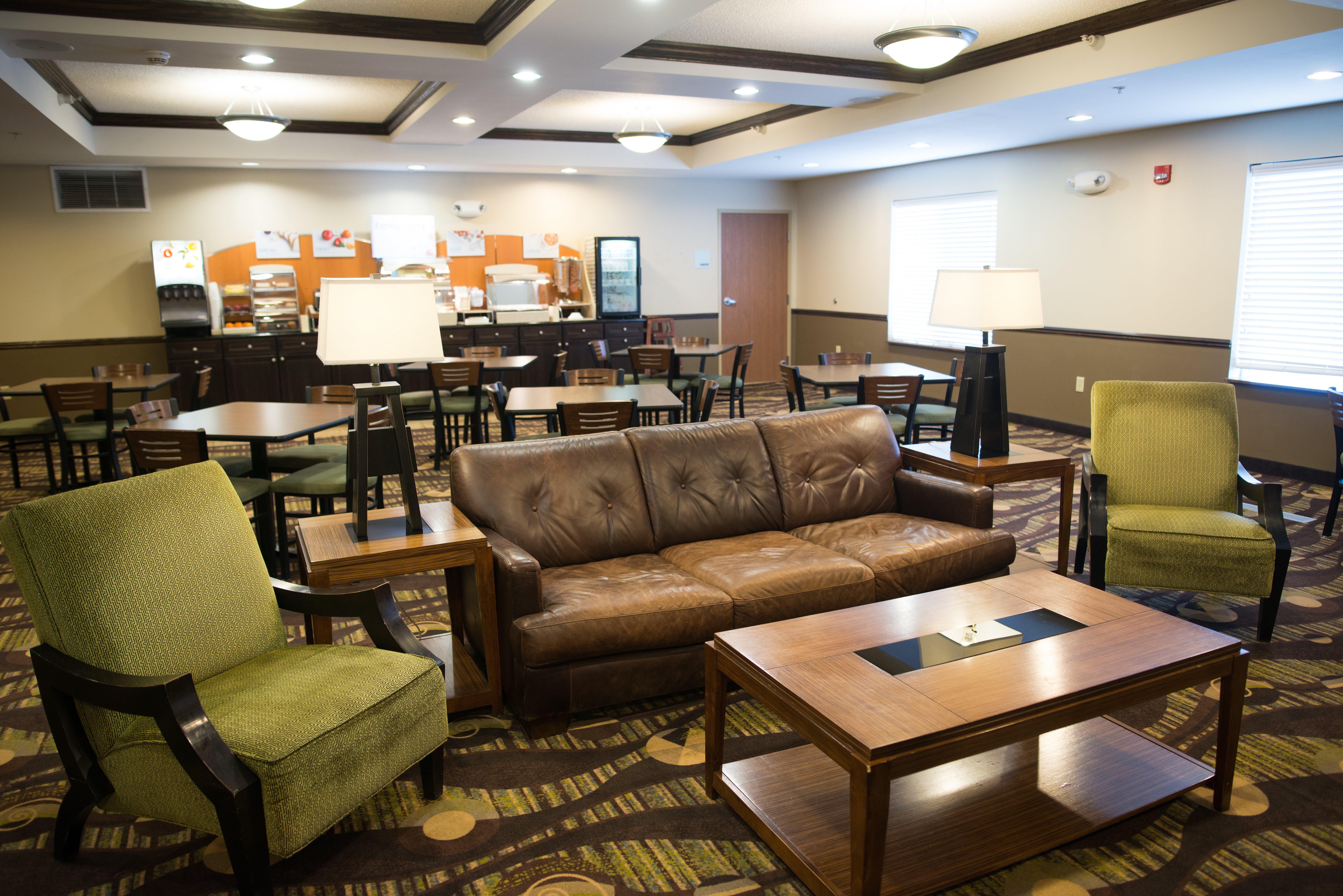 Holiday Inn Express & Suites Northwood By Ihg Silver Lake Exterior photo